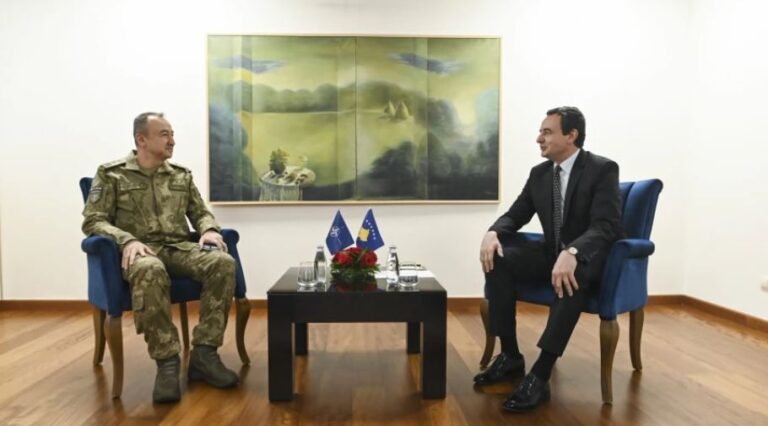 Kurti takon komandantin e KFOR-it