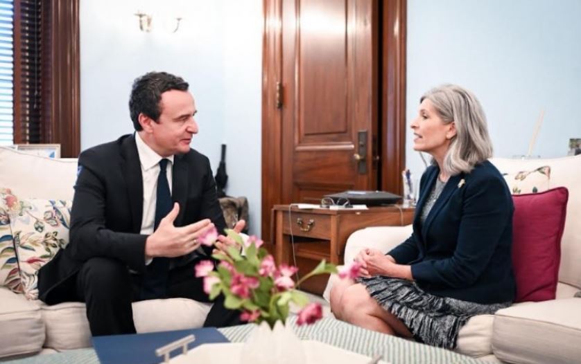 Kurti takon senatoren amerikane nga radhët e Partisë Rebuklikane, Joni Ernst