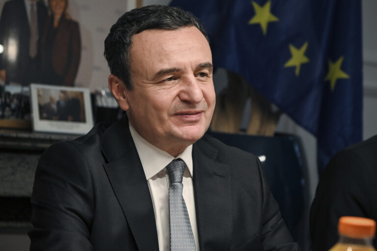 Kurti në Francë: Kosova ka luftuar korrupsionin dhe ka shënuar rritje të qëndrueshme ekonomike