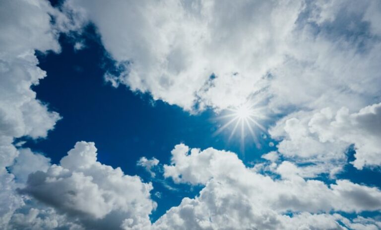 Mot i vranët dhe me interval me diell