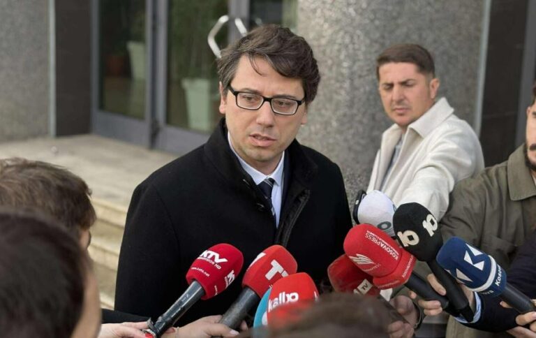 Murati: Kushtetuesja s’përmend që nënkryetari i jepet Listës Serbe