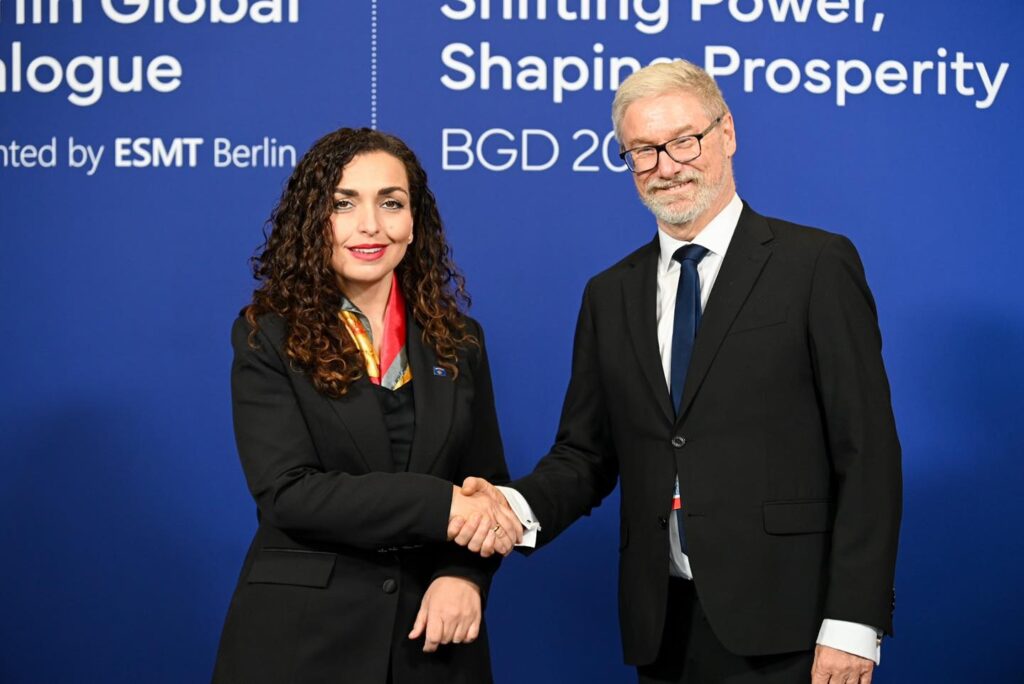 Osmani zhvillon takime me përfaqësues politikë dhe biznesi