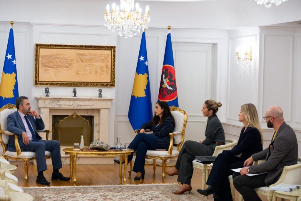 Presidentja Osmani priti në takim Kryesuesin e KQZ-së, z. Kreshnik Radoniqi