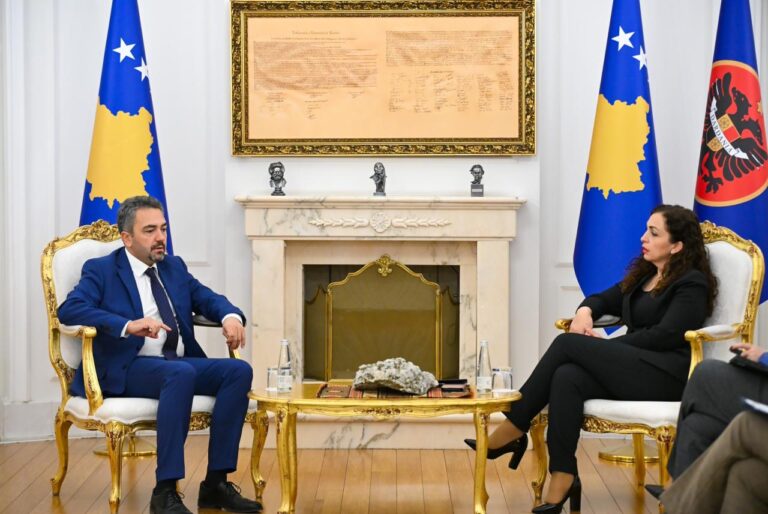 Presidentja Osmani priti në takim Kryetarin e KQZ-së, Kreshnik Radoniqi