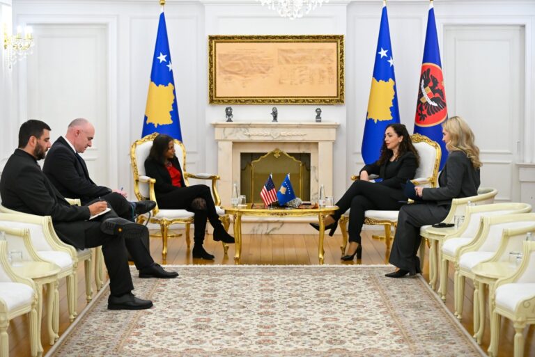 Osmani priti në takim Prattipatin