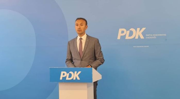 Mustafa: Kurti po tenton t’u hedhë hi syve qytetarëve