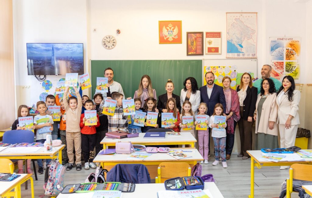 Shpërndahet  Abetarja Mbarëkombëtare në Mal të Zi