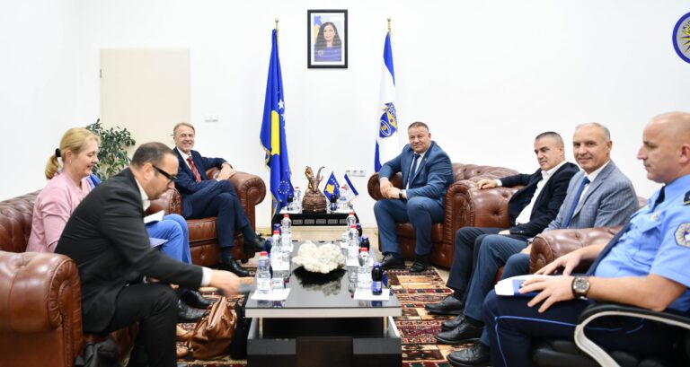 Ambasadori i BE-së në Kosovë, z. Aivo ORAV takohet me Drejtorin e Përgjithshëm të Policisë së Kosovës Kolonel Gazmend HOXHA