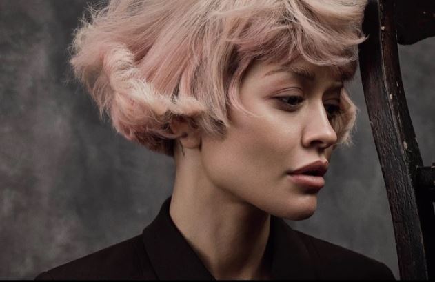 Rita mahnitëse në stilin retro