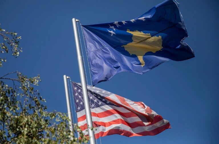 Ambasada amerikane në Kosovë del me njoftim pas mbylljes së Qeverisë amerikane