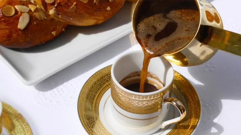 A e Mbron Kafeja Mëlçinë nga Prekja e Sëmundjeve?