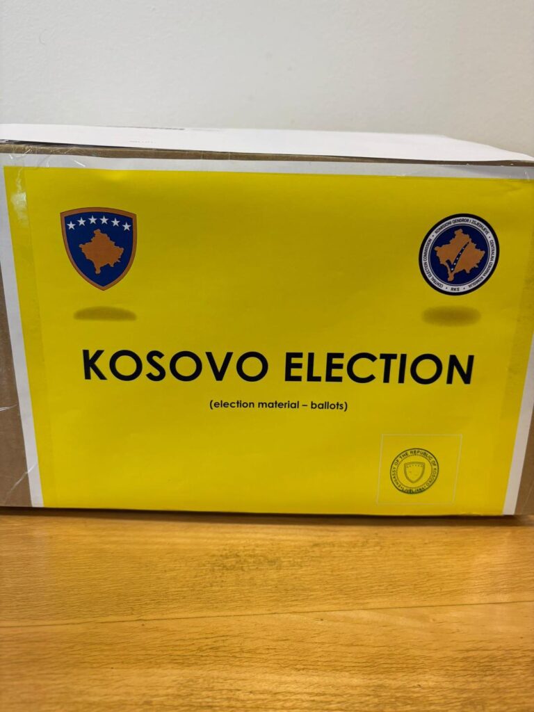 Fillon tërheqja e pakove me fletëvotime jashtë Kosovës