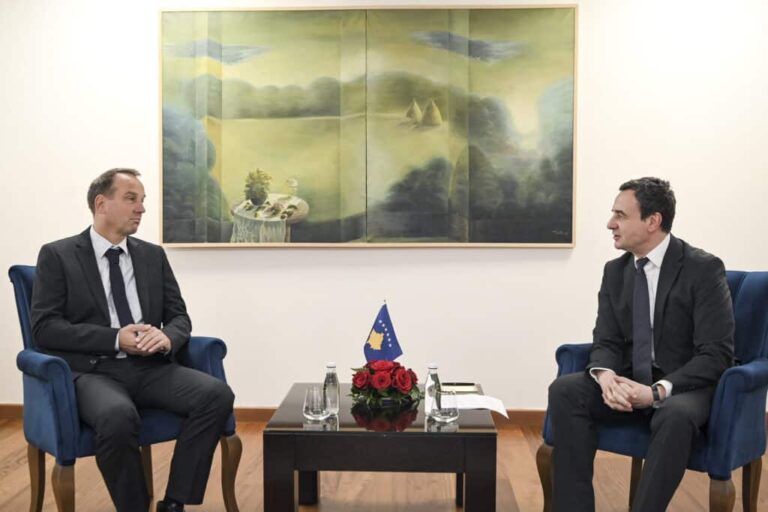Kryeministri Kurti priti në takim drejtuesit e organizatës zvicerane Helvetas
