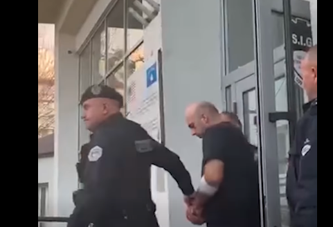 Me pranga i rrethuar nga policia, lirohet nga spitali Astrit Isufi