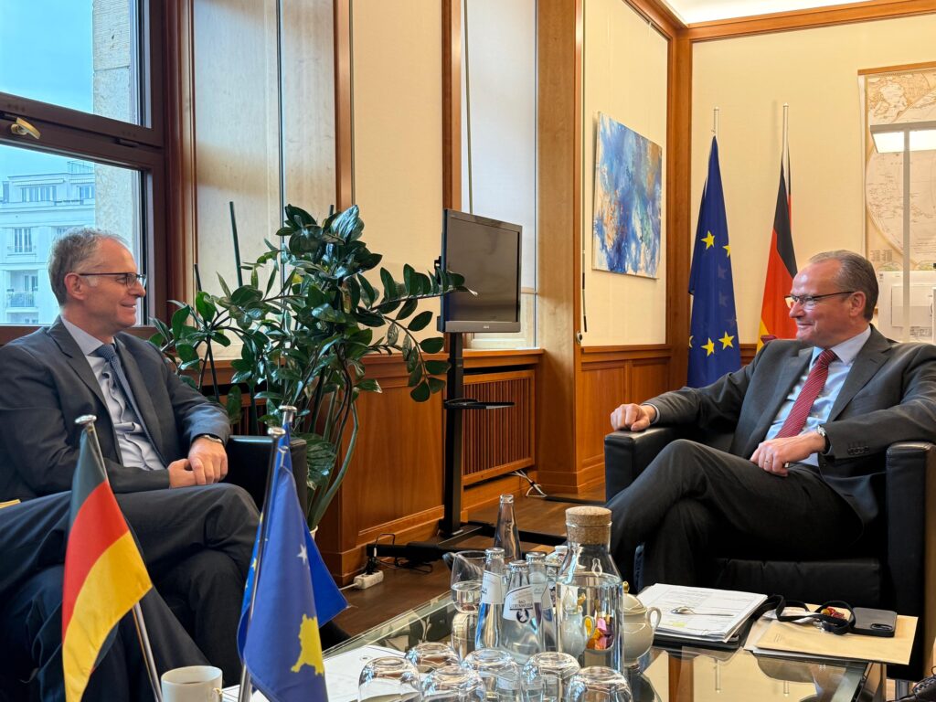 Bislimi takohet me Ministrin gjerman për Evropë