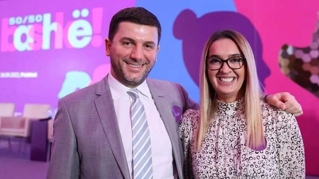Reagon gruaja e Memli Krasniqit pas dorëheqjes së tij nga posti i drejtuesit të PDK-së