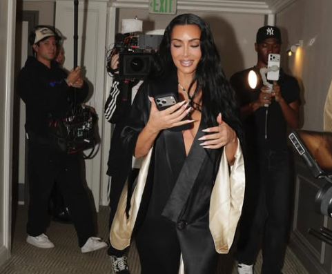 Kim Kardashian trazon rrjetin me postimin më joshës të vitit