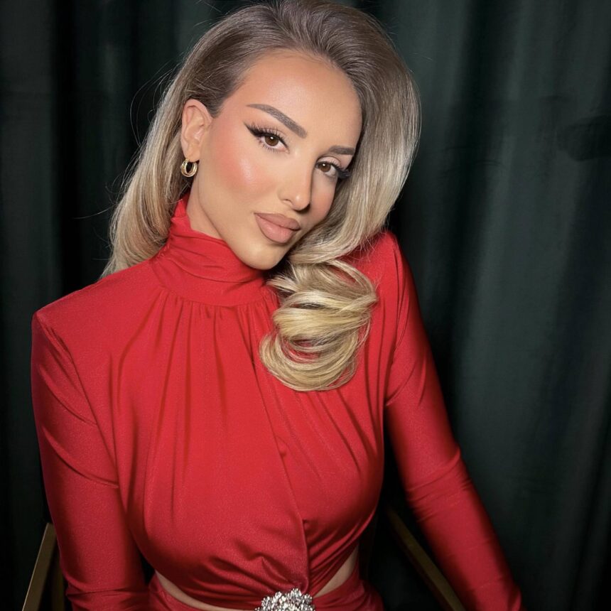 Aida realizon ëndrrën, çon prindërit në Umre