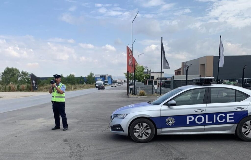 Mbi 1 mijë euro gjoba për katër shoferë në Ferizaj për shkelje të rënda në trafik