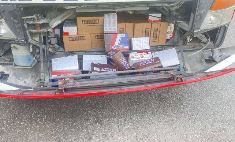 Parandalohen 60 pako çokollata të padeklaruara te Dheu i Bardhë