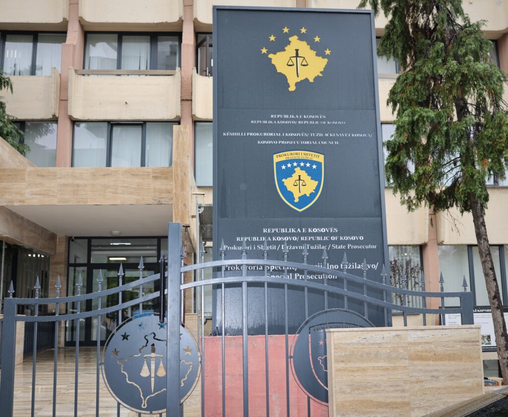 AKTAKUZË NDAJ TRE PERSONAVE PËR DISA VEPRA PENALE