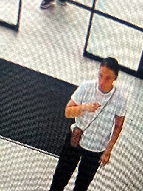 Kërkesë për bashkëpunim – Identifikim i personit të dyshuar