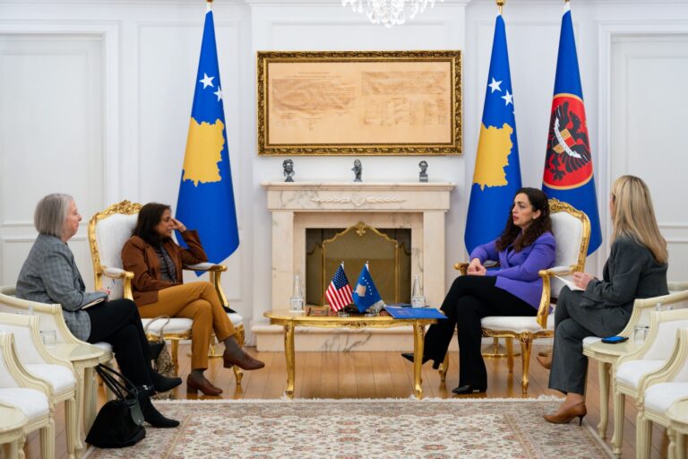 Presidentja Osmani priti në takim të ngarkuarën me punë të SHBA-së, Anu Prattipati