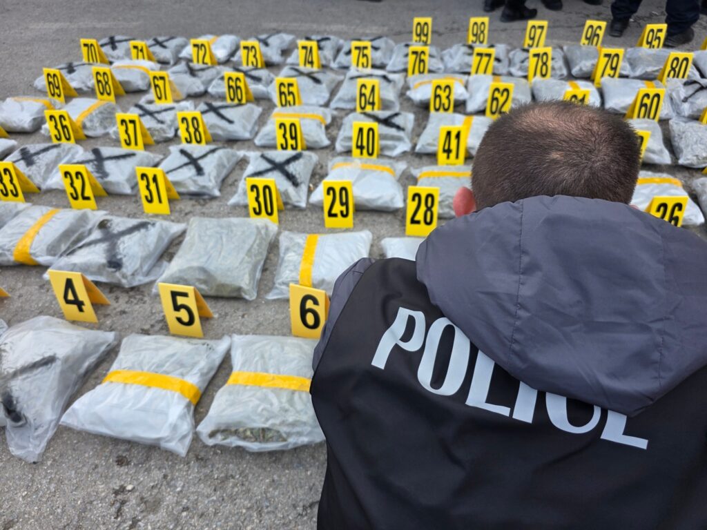 Arrestohet një i dyshuar për posedim të substancave narkotike  