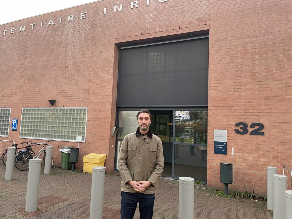 Uran Ismaili feston 28 Nëntorin bashkë me Kadri Veselin në Hagë