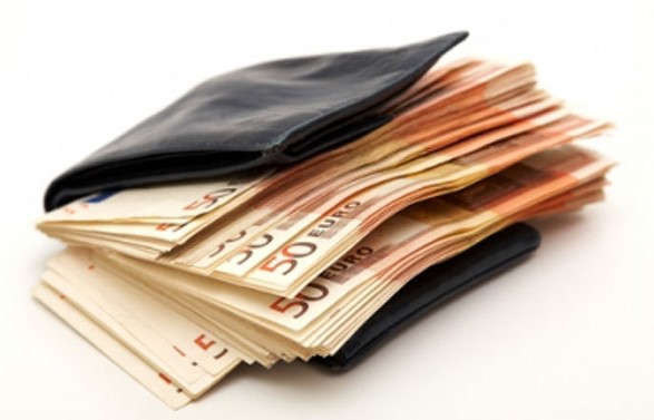 Qytetari dorëzon kuletën e gjetur me para në Polici