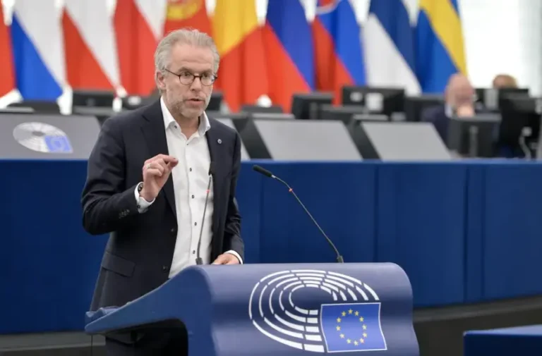 Reuten: T’i hiqen masat Kosovës dhe t’i procesohet aplikimi për anëtarësim në BE