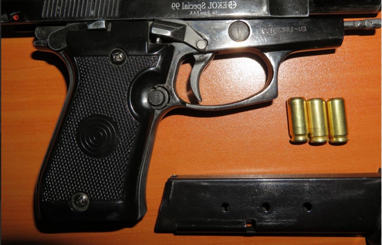 Policia në Prishtinë sekuestron 11 armë dhe realizon 175 urdhëresa