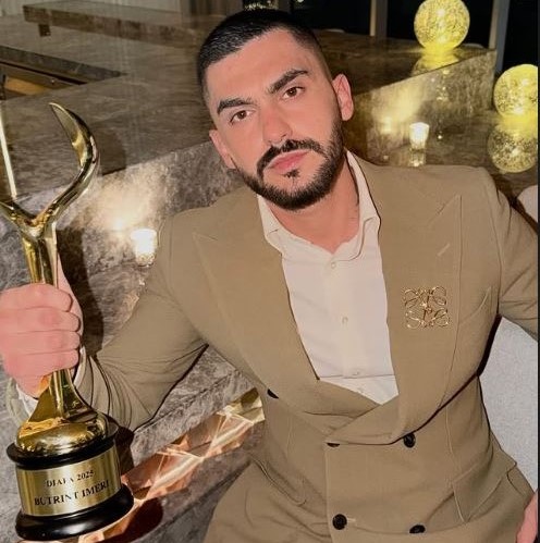 Dubai kurorëzon Butrint Imerin në skenën globale