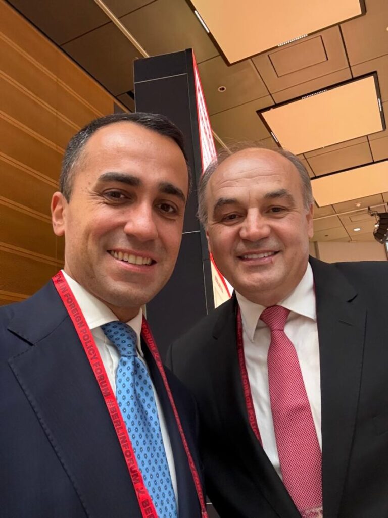 Enver Hoxhaj takon shefat e diplomacisë së Jordanisë dhe Italisë në Berlin