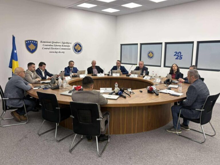 KQZ themelon komision për vlerësimin e fletëvotimeve në Mitrovicë dhe Gjakovë