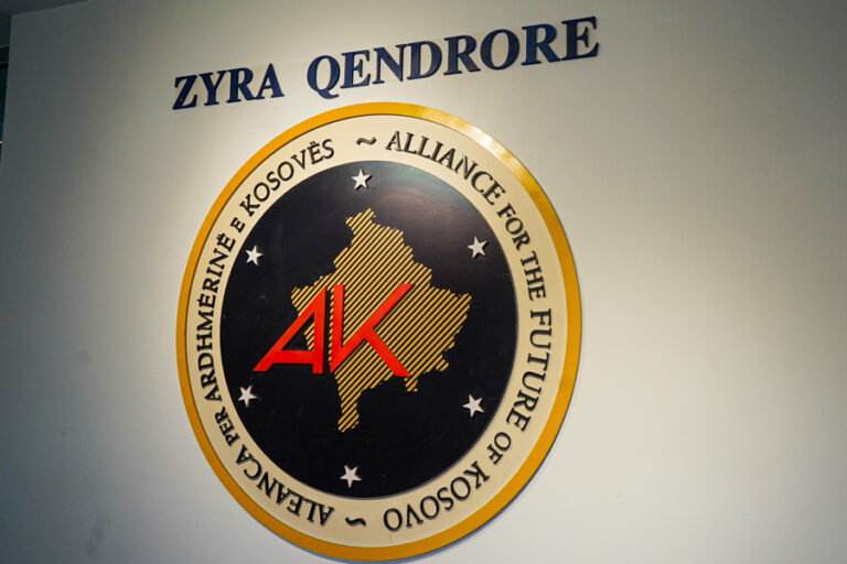 AAK e prerë: S’ka koalicion me VV, s’ka votë për Konjufcën