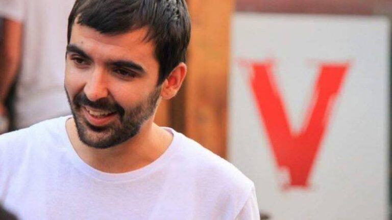 Mehmeti-Selimi kujton Astrit Deharin, bëjnë homazhe te varri i tij me Bashën e Haxhiun