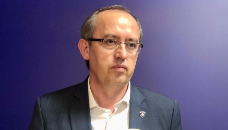 Propozimi i Konjufcës për mandatar, Hoti: Mjaft me manovra politike