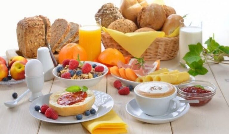 Këto ushqime largojnë thartirën nga lukthi