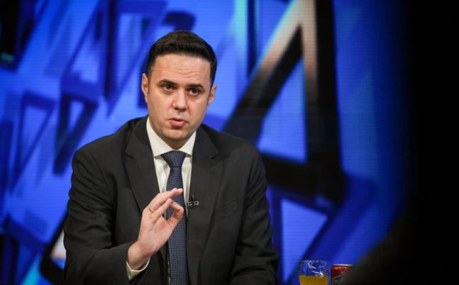 Abdixhiku, Kurtit: Ua vodhe të ardhmen studentëve, tash provon t’ua blesh me 100 euro