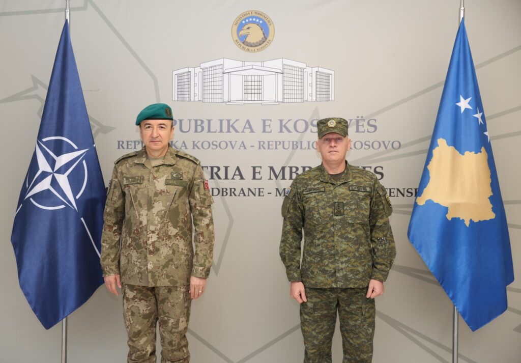 Gjenerallejtënant Jashari priti në takim mirëseardhës komandantin e KFOR-it