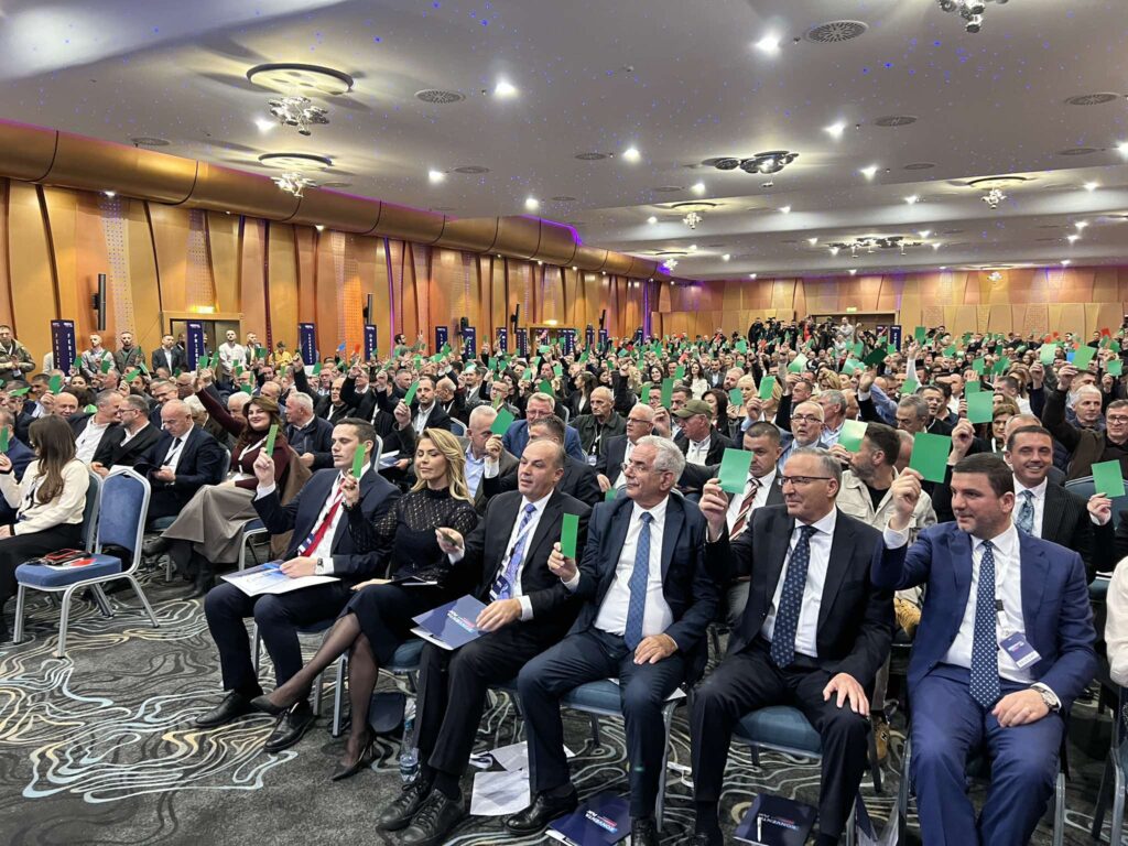 Me shumicë votash miratohet dorëheqja e Memli Krasniqit