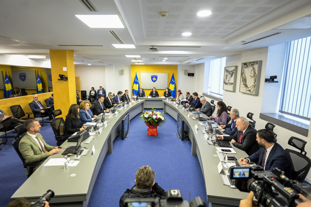 Qeveria në detyrë mban mbledhje elektronike, merren disa vendime