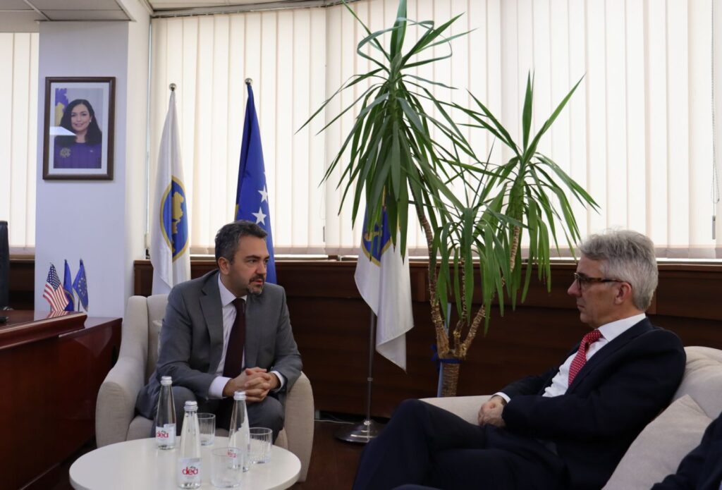 Radoniqi takohet me ambasadorin gjerman Rudolph