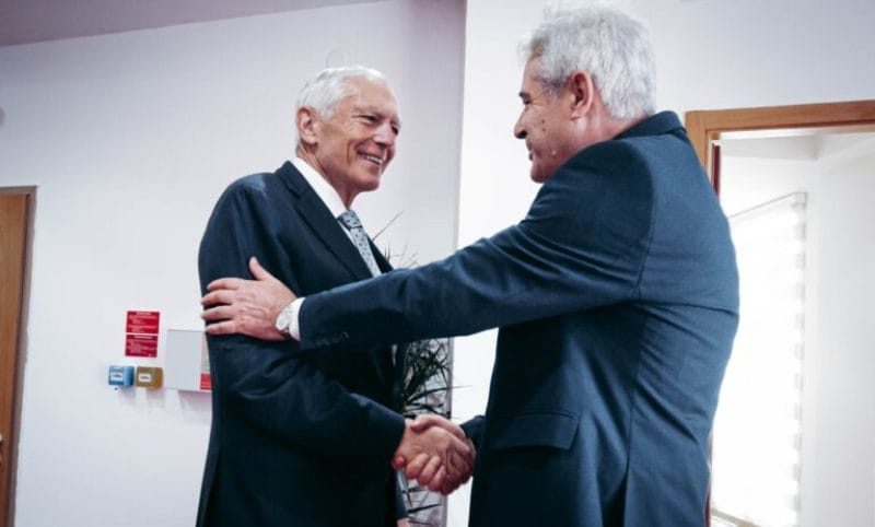 Ahmeti falënderon Clarkun për dëshminë në Hagë: Koha për t’i kthyer djemtë tanë në shtëpi