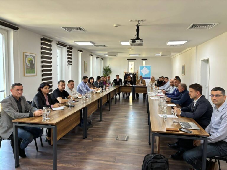 Kolegjiumi i zyrtarëve ligjor shpjegon procedurat për konstituimin e organeve të reja komunale