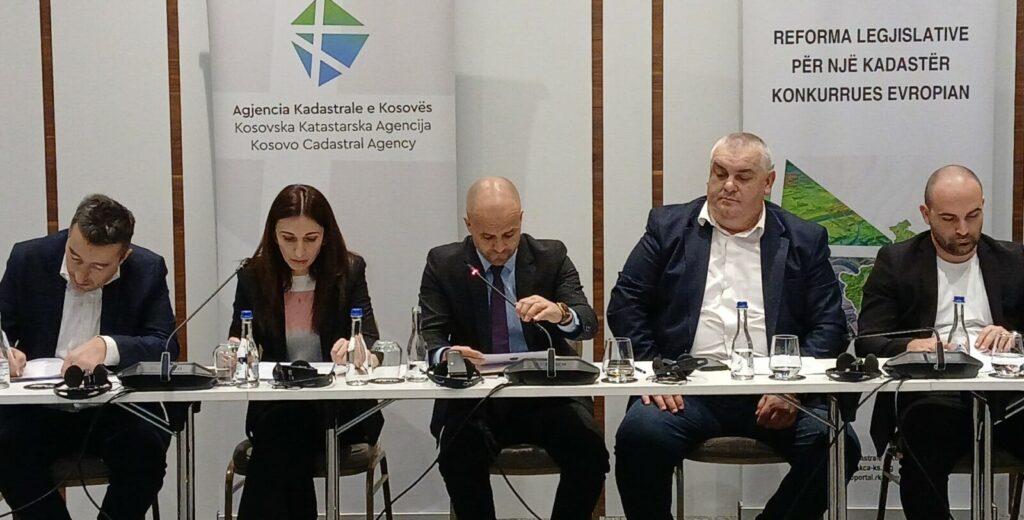 AKK prezanton zhvillimet e fundit në adresat zyrtare