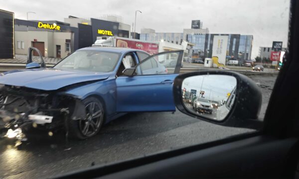 Një i lënduar nga aksidenti në rrugën Ferizaj-Prishtinë