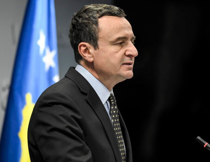 Kurti i shpreh ngushëllime familjes Kasapi