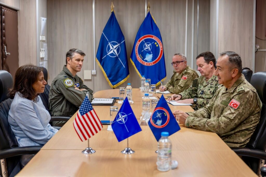 Gjeneralmajor Ulutaş priti në takim Anu Prattipati